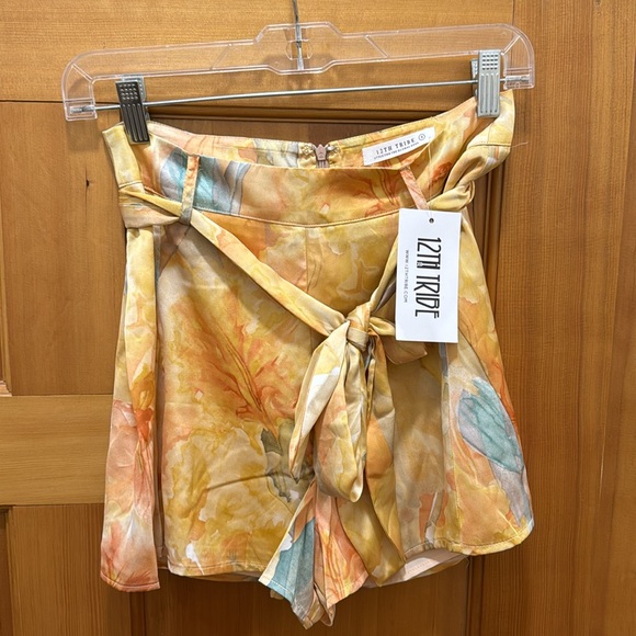 12th Tribe Picasso Yellow Abstract Shorts Size SS - Picture 5 of 5